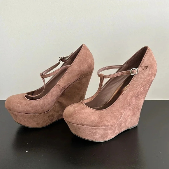 Breckelle's Brown Wedge Shoes Sz 6.5 - Picture 2 of 7